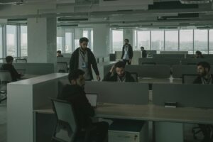 ¿Trabajas demasiado pero no avanzas? El poder del enfoque