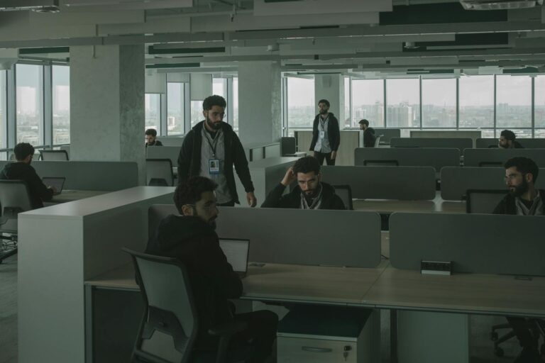 ¿Trabajas demasiado pero no avanzas? El poder del enfoque